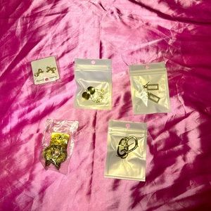 Five golden earrings lot